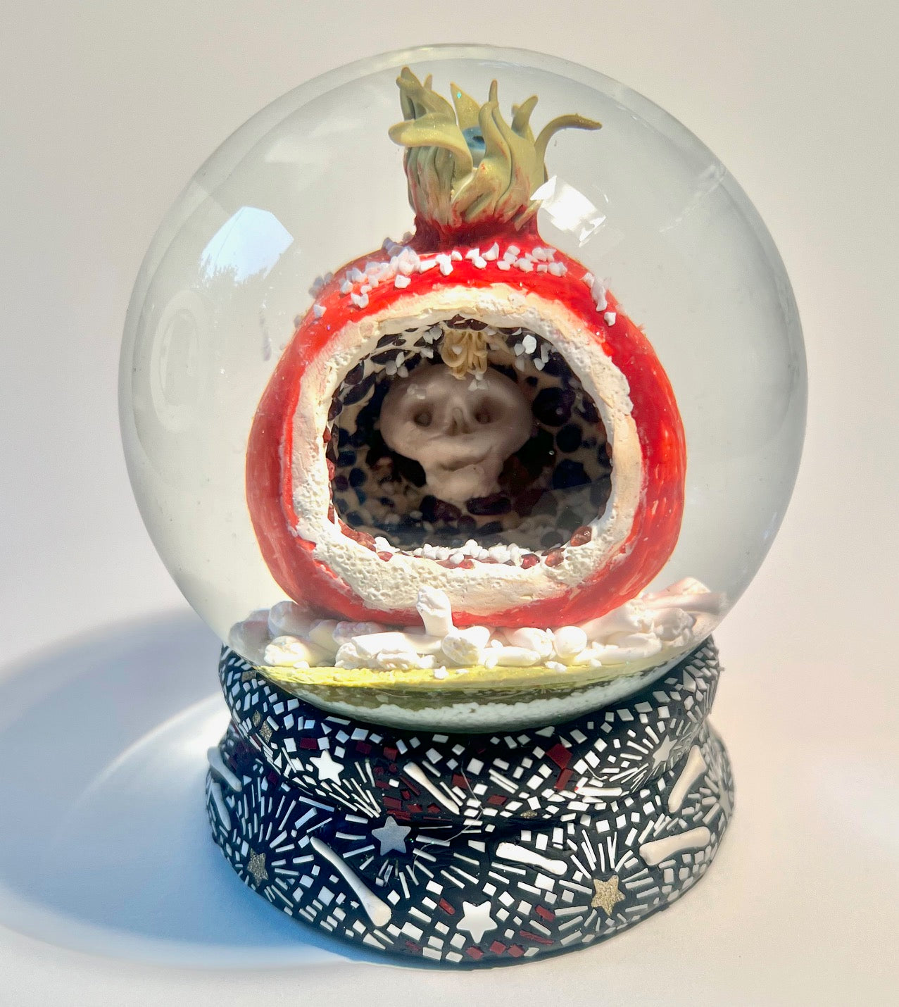 100. Granada Mortal del Dia de Los Muertos    (pomegranate snow globe)