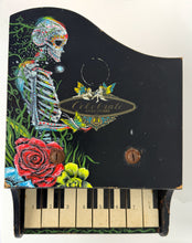 Load image into Gallery viewer, 102. Piano de Media Cola del Dia de Los Muertos
