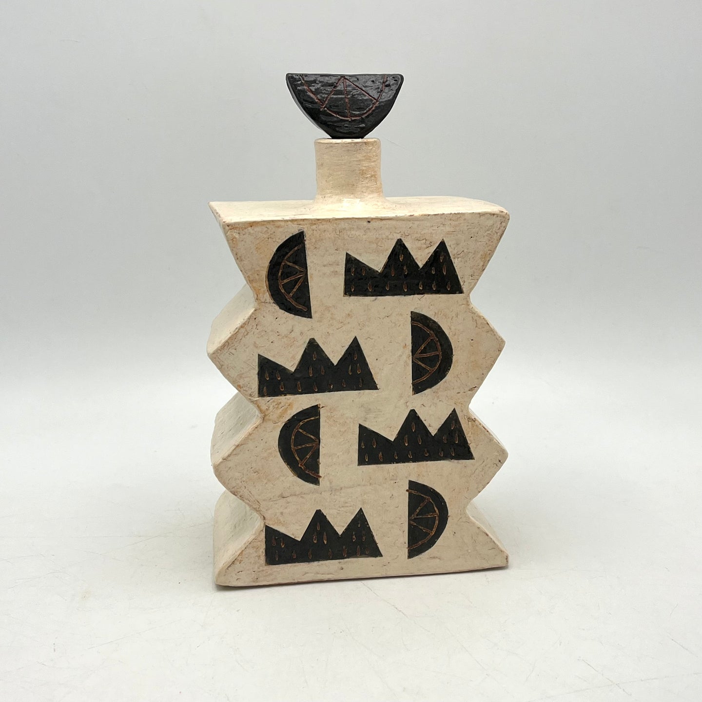 134. Zigzag Black & White Decanter