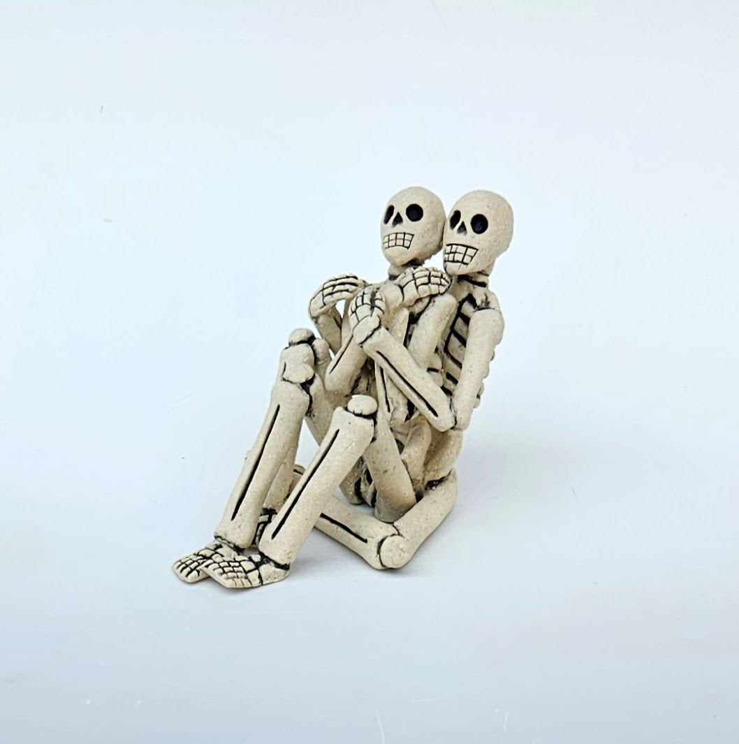 140. Skeleton Couple 2