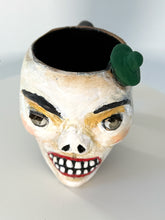 Load image into Gallery viewer, 143. Blinky Cup Skull
