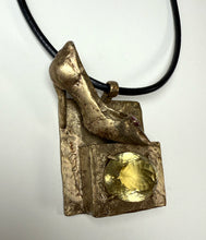 Load image into Gallery viewer, 312. High Heel Shoe
