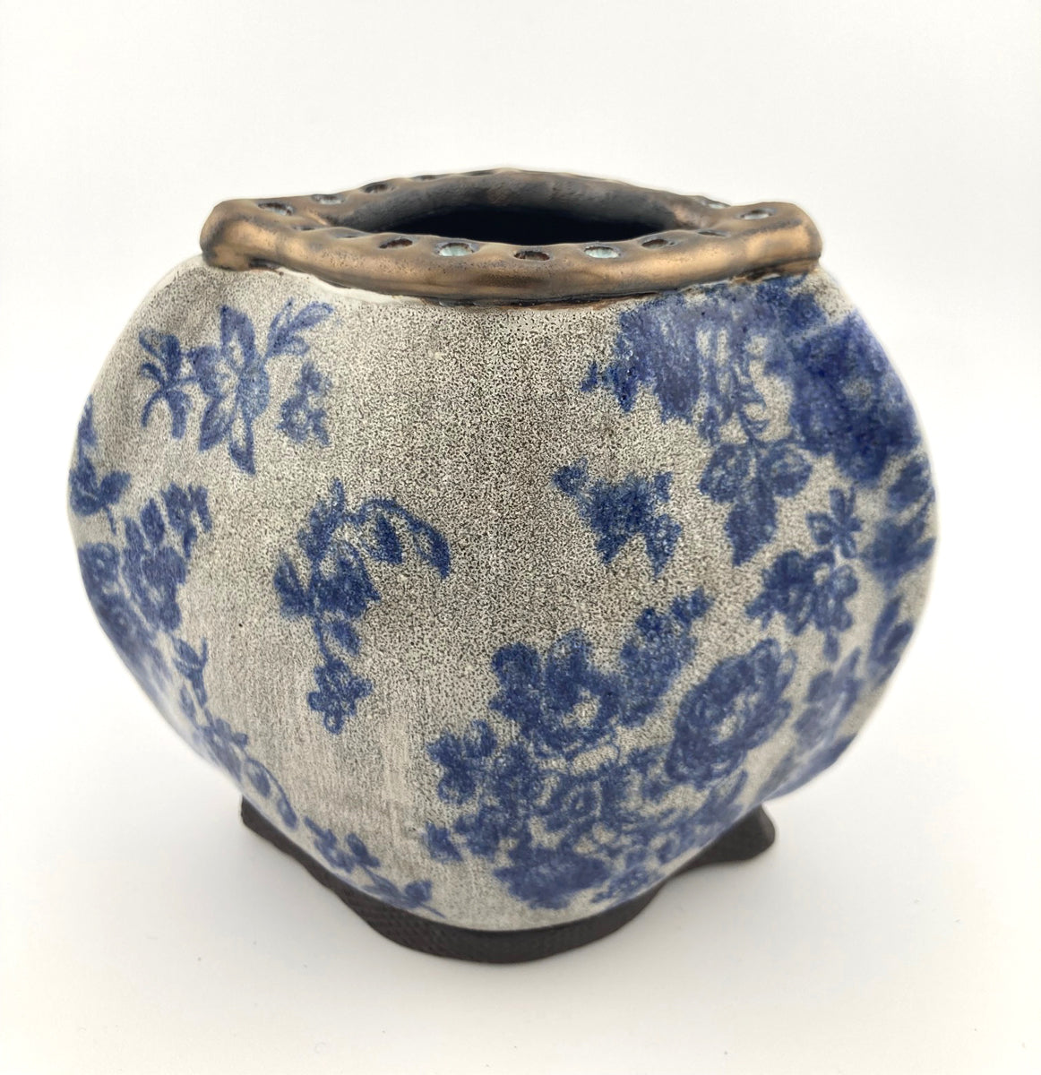 85. Bud Vase D5 (white w/ blue flowers)