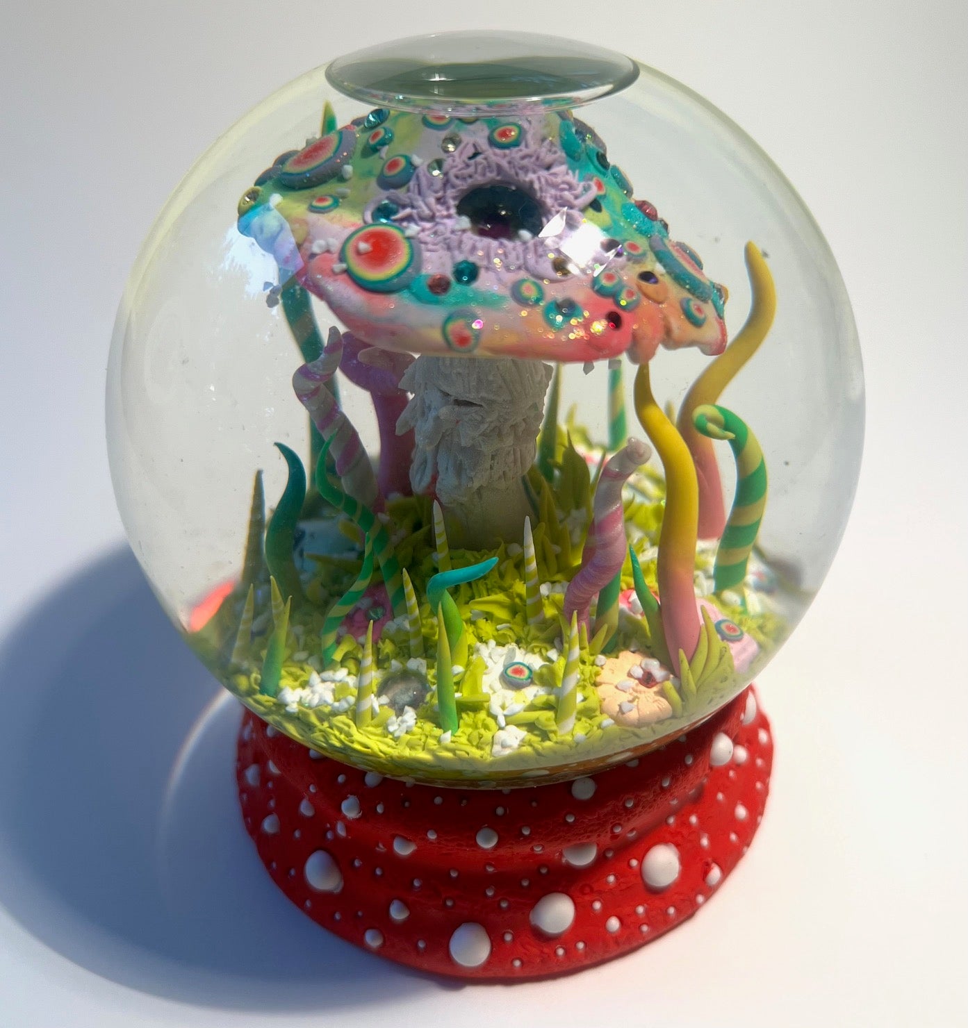 99. Hongo Magico del Dia de los Muertos (Mushroom Snow Globe)