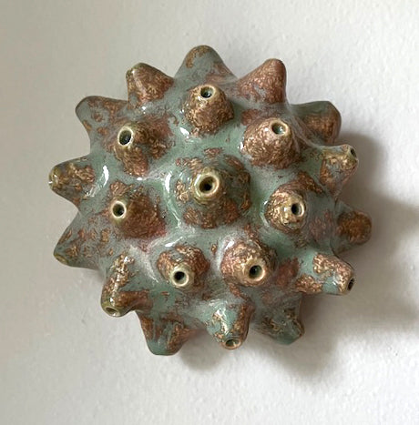 25-37  Pink and Green Sea Gleeful Projection Spike Pod