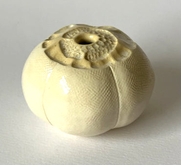 74-23 White Sea Pod Vase Earthenware