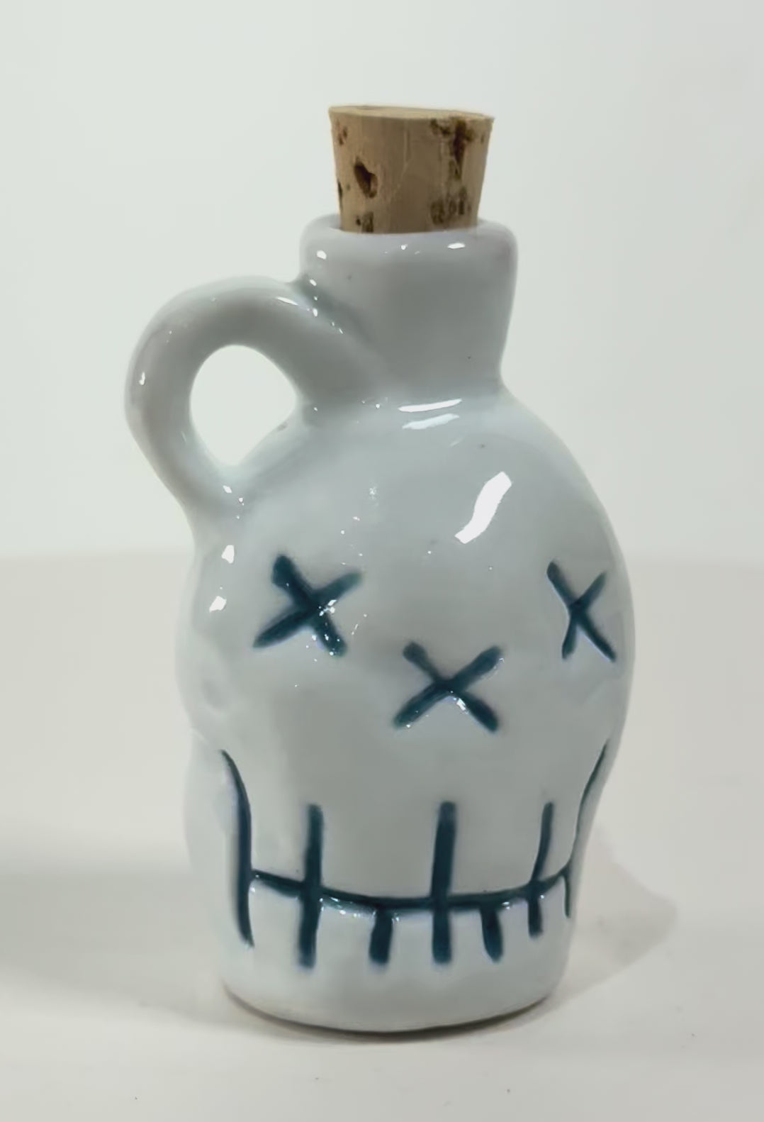 44. WeEmoJug