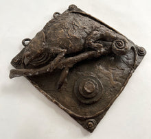 Load image into Gallery viewer, B008. Animal Plaque: Chameleon
